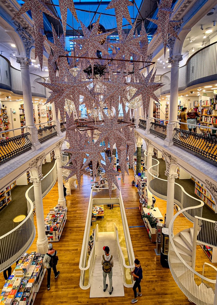 A large library with a lot of books at Carturesti Carusel (Bookshop/Giftshop/Cafe)