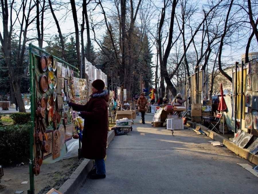 Top Things To Do In Chișinău, Moldova_Souvenir market